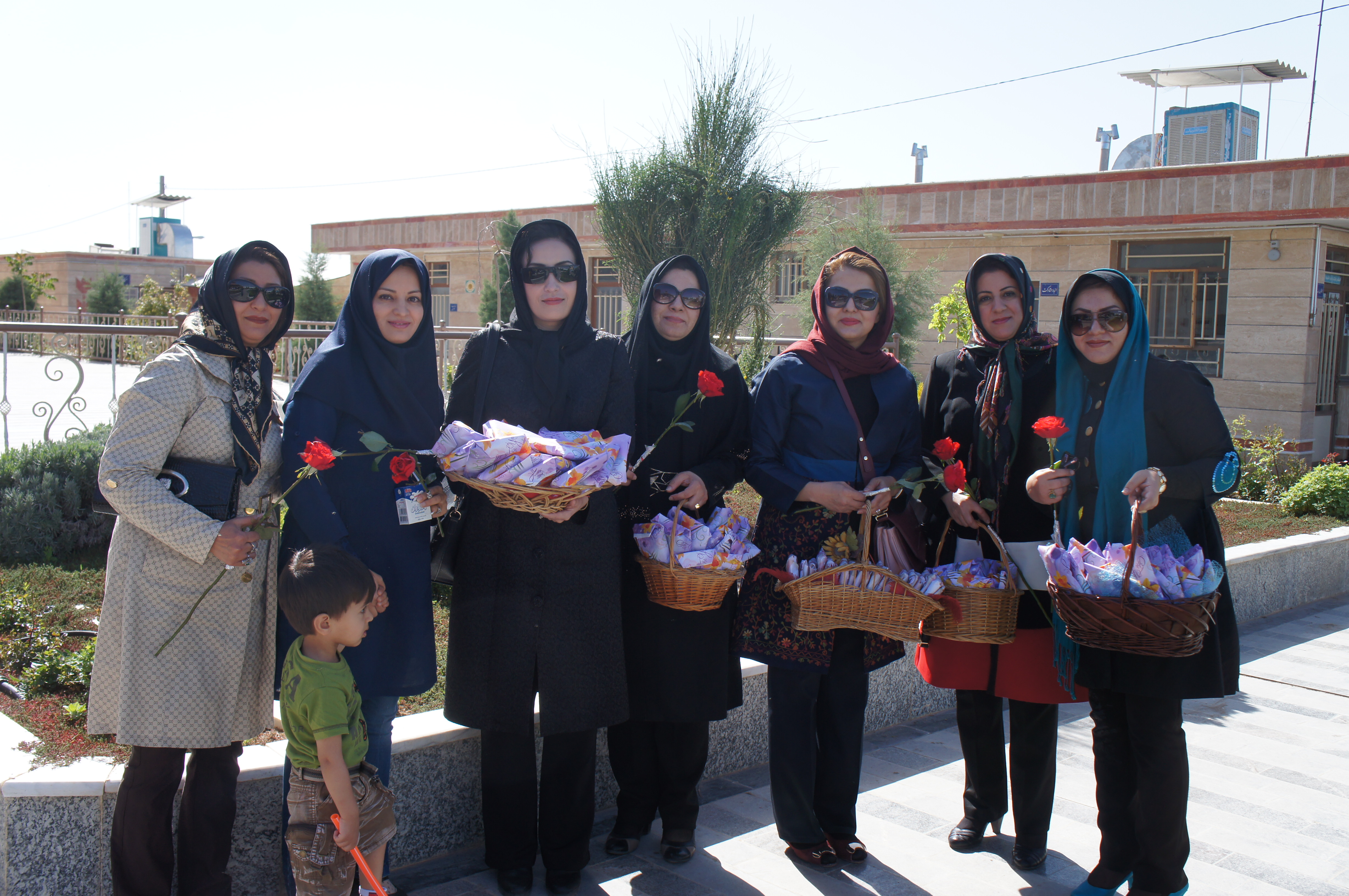 بازدید اعضای سازمان نظام پزشکی شهرستان کاشمر از مددجویان موسسه رمضان  شهرستان - کاشمری